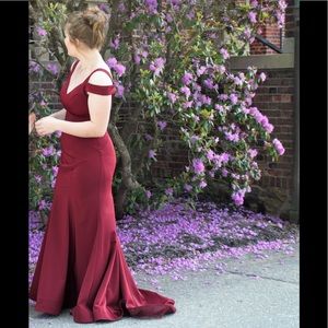 Dave & Johnny deep red mermaid gown
